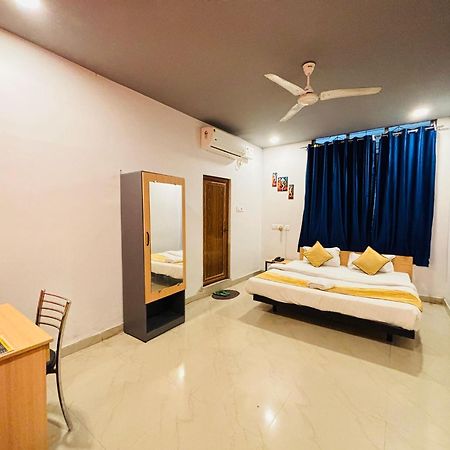 Hotel Aditya Palace Guwahati Ngoại thất bức ảnh