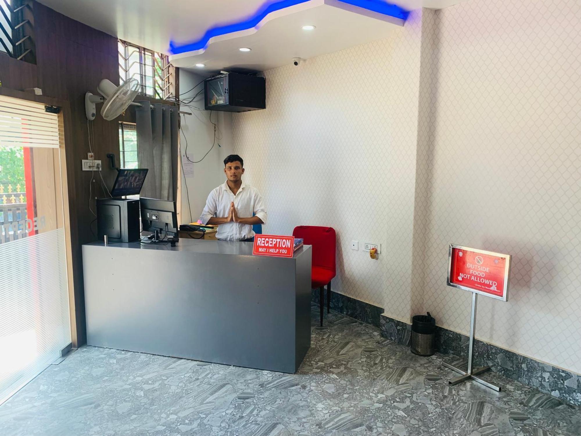 Hotel Aditya Palace Guwahati Ngoại thất bức ảnh