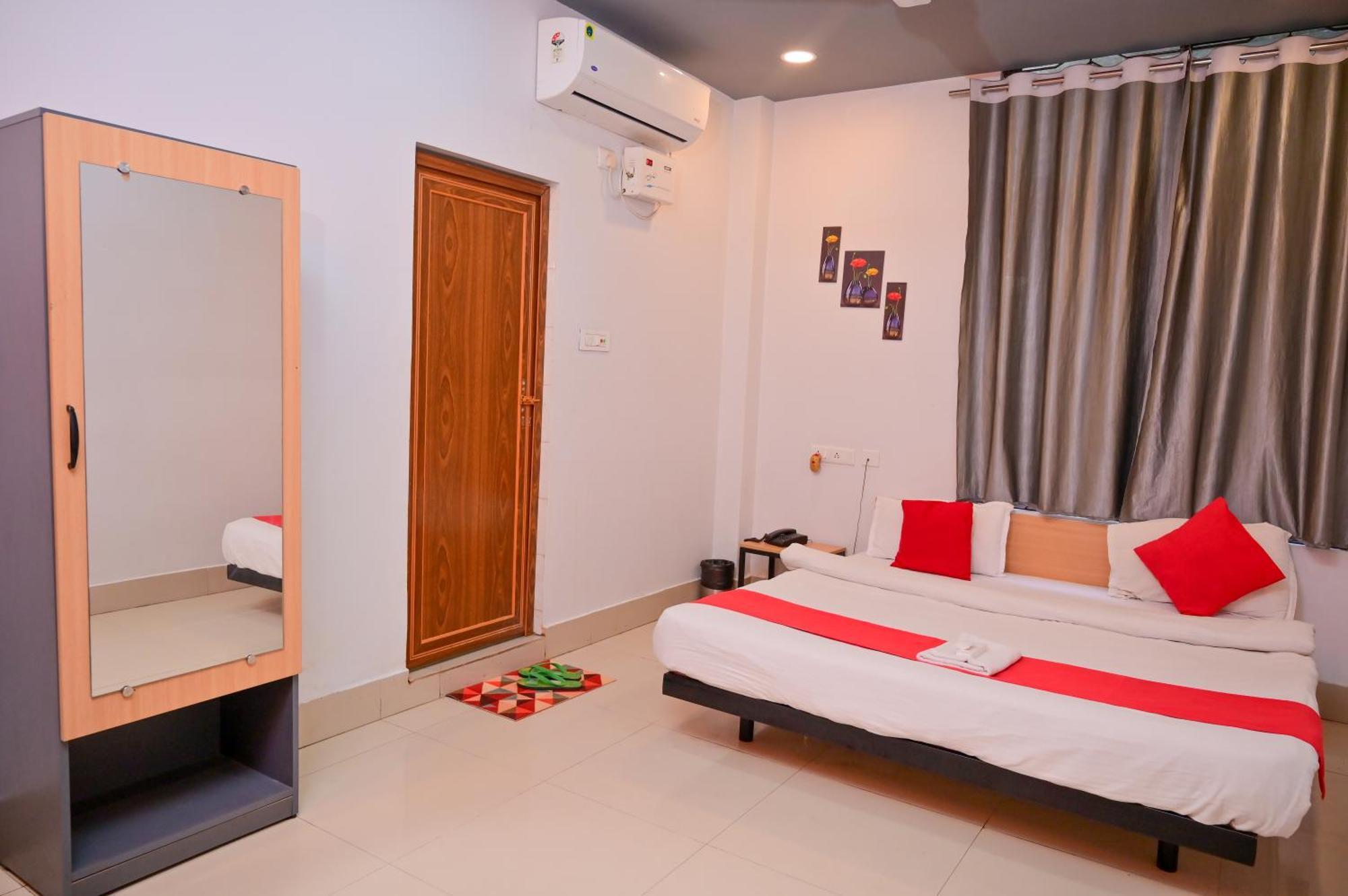 Hotel Aditya Palace Guwahati Ngoại thất bức ảnh