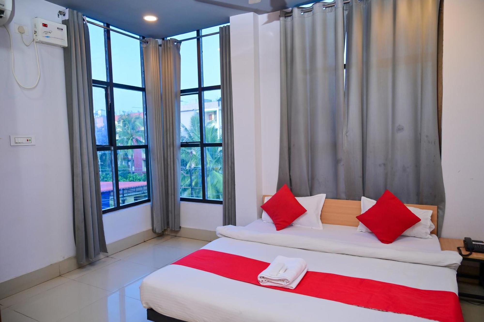 Hotel Aditya Palace Guwahati Ngoại thất bức ảnh