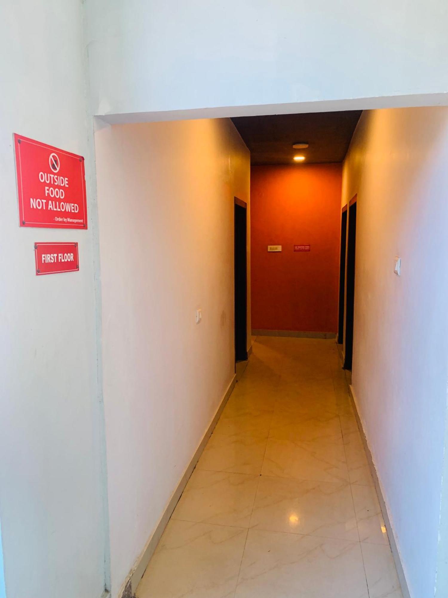 Hotel Aditya Palace Guwahati Ngoại thất bức ảnh