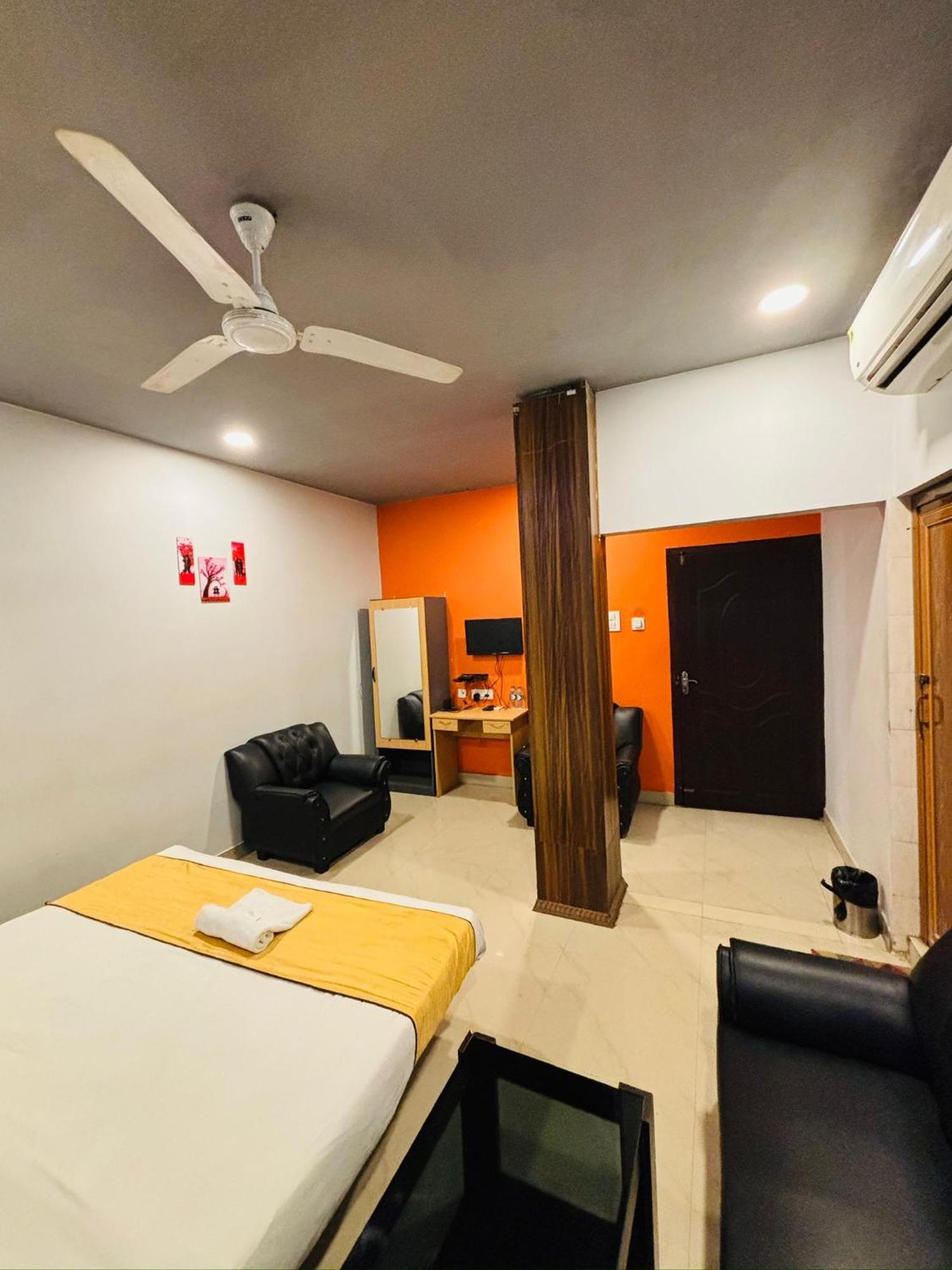 Hotel Aditya Palace Guwahati Ngoại thất bức ảnh