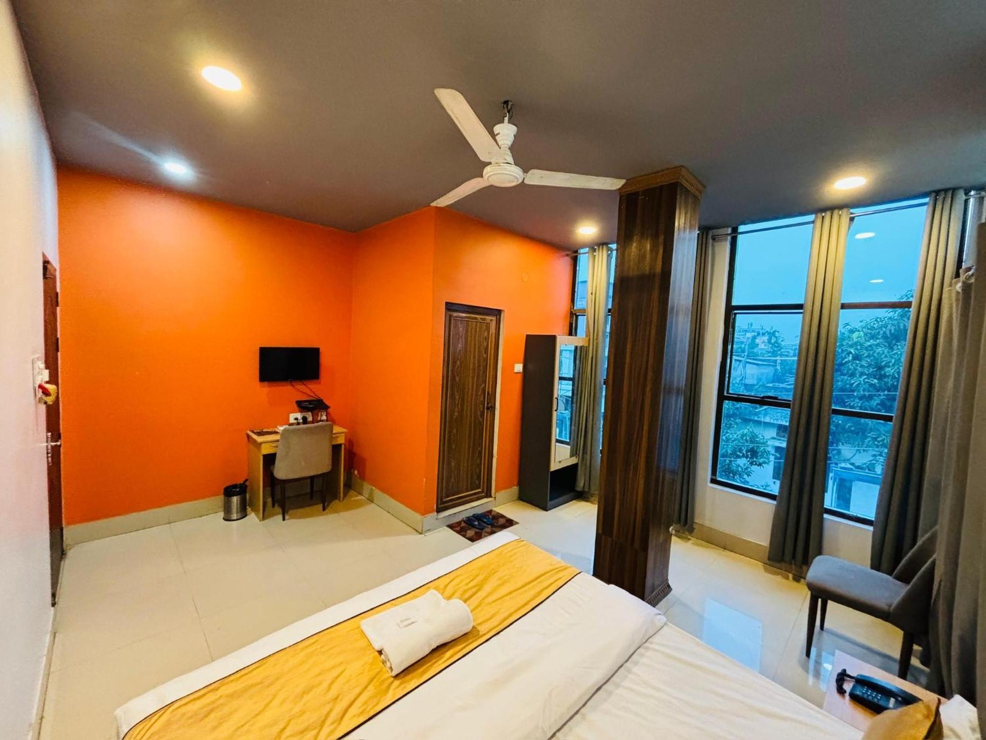 Hotel Aditya Palace Guwahati Ngoại thất bức ảnh