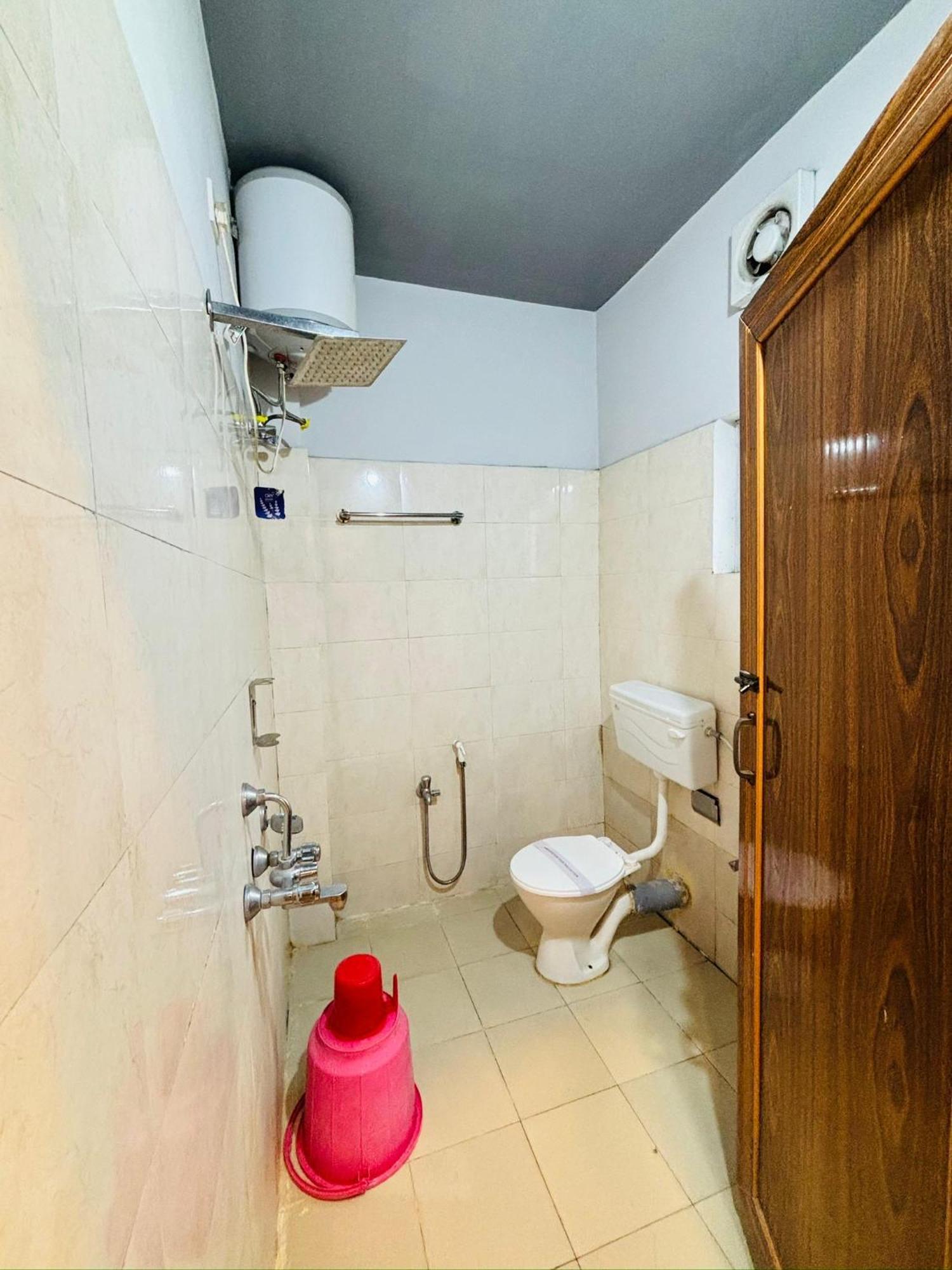 Hotel Aditya Palace Guwahati Ngoại thất bức ảnh