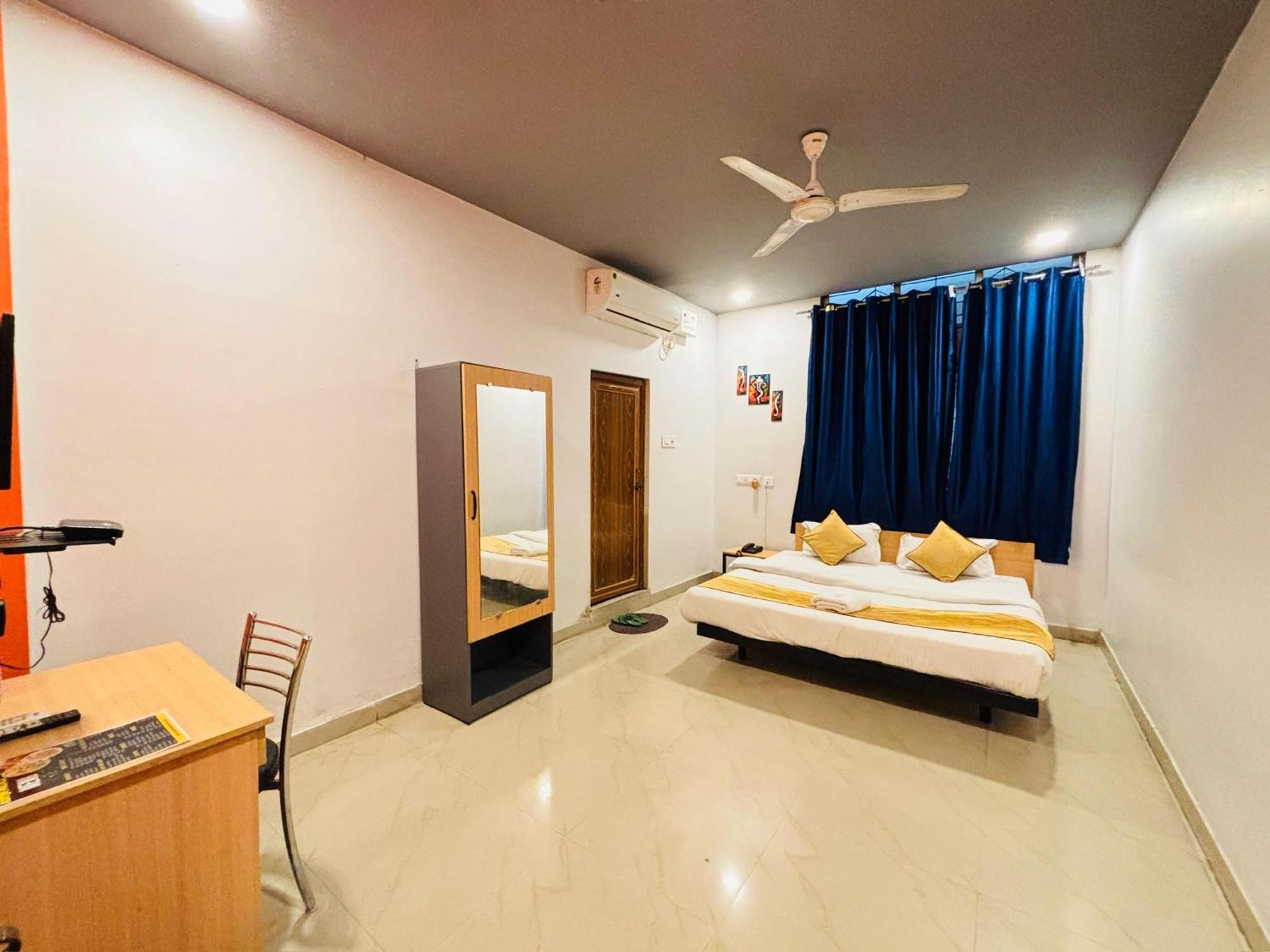 Hotel Aditya Palace Guwahati Ngoại thất bức ảnh