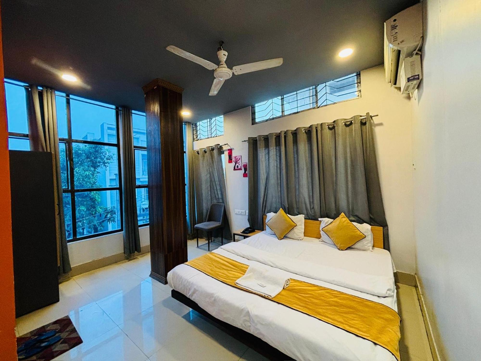 Hotel Aditya Palace Guwahati Ngoại thất bức ảnh