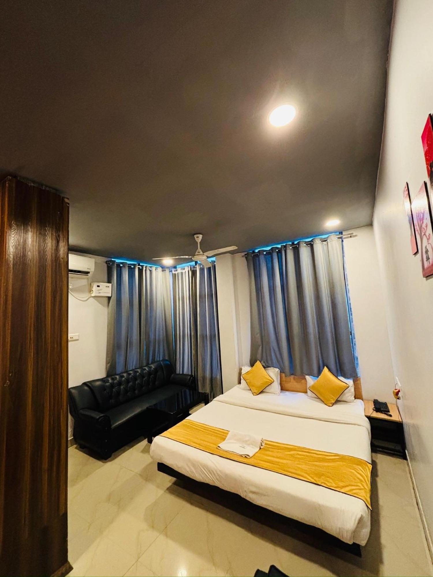 Hotel Aditya Palace Guwahati Ngoại thất bức ảnh