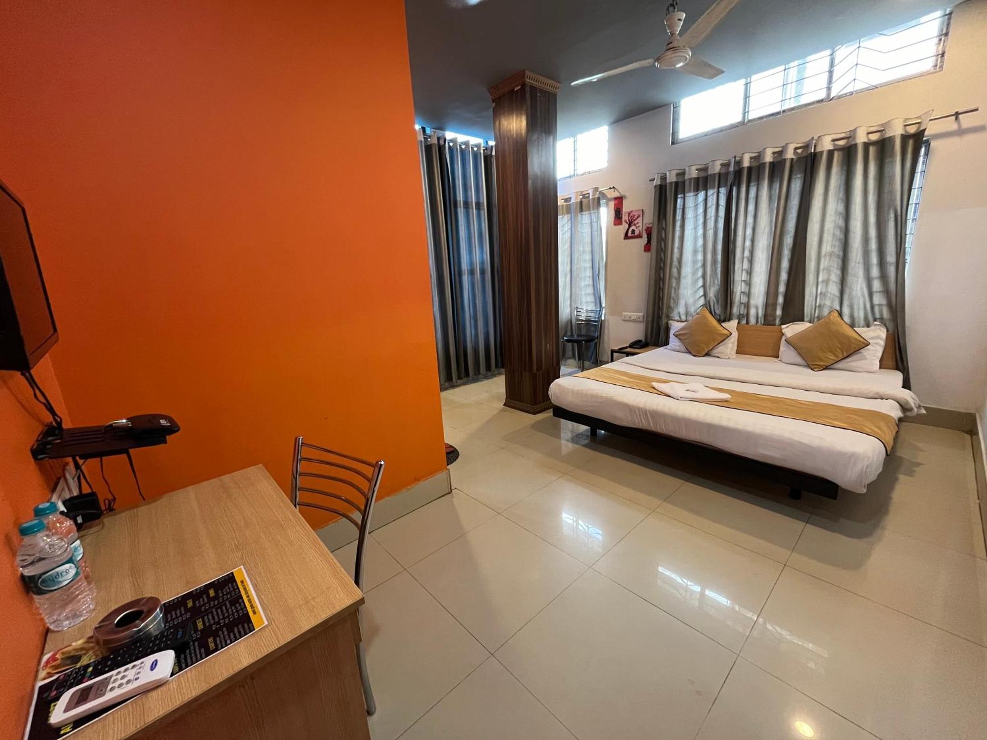 Hotel Aditya Palace Guwahati Ngoại thất bức ảnh